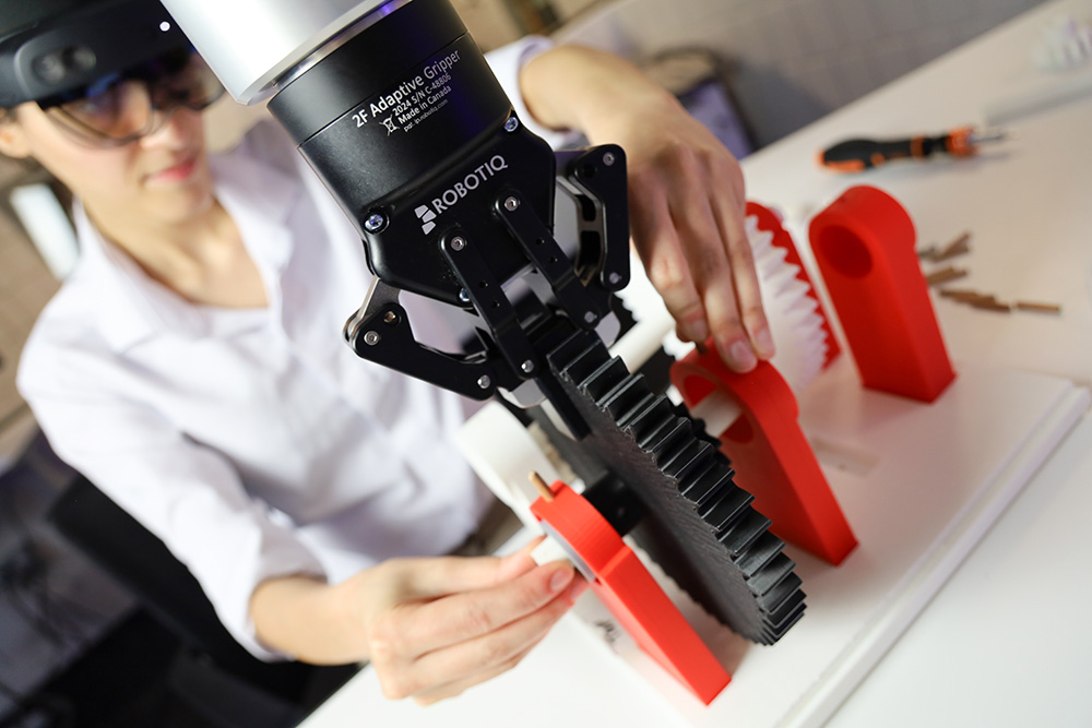 tools helping a student learn complex hands on work easier